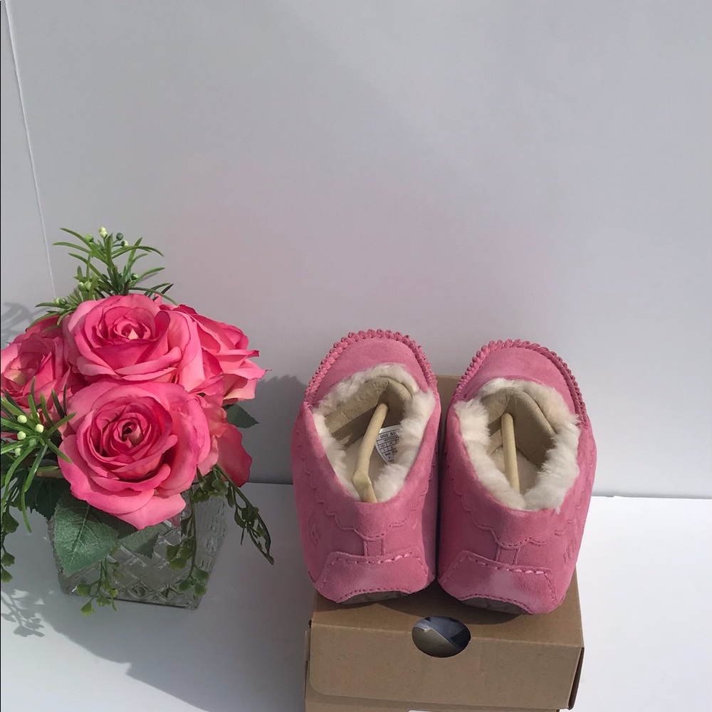 UGG Scalloped Moc - Picture 5 of 10